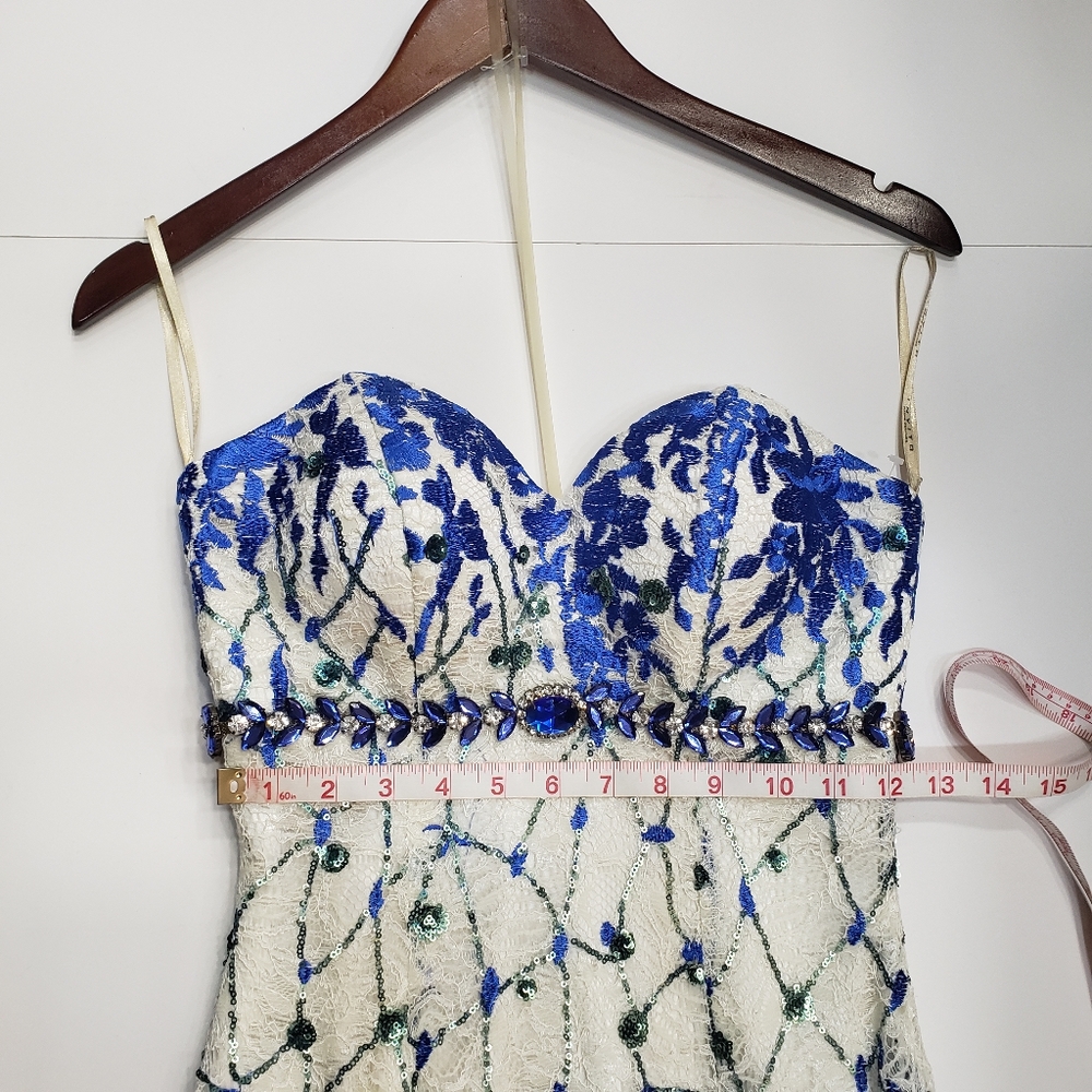Dress - Picture 5 of 6